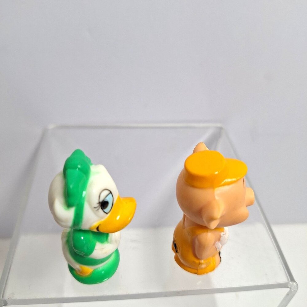 1986 Disney Playmates Train Daisy Duck & 1 of the 3 Little Pigs 2" Figures - Picture 5 of 9